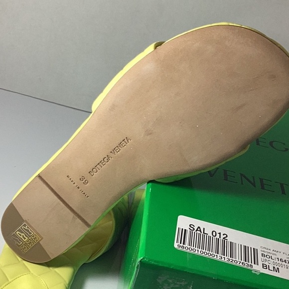 Bottega Veneta
Women's Amy Flat Mule Sandals - Picture 8 of 9